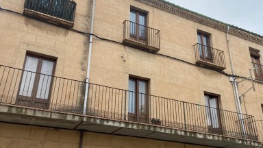 Flat for rent in the center of the municipality of Cantallops, of three double rooms.