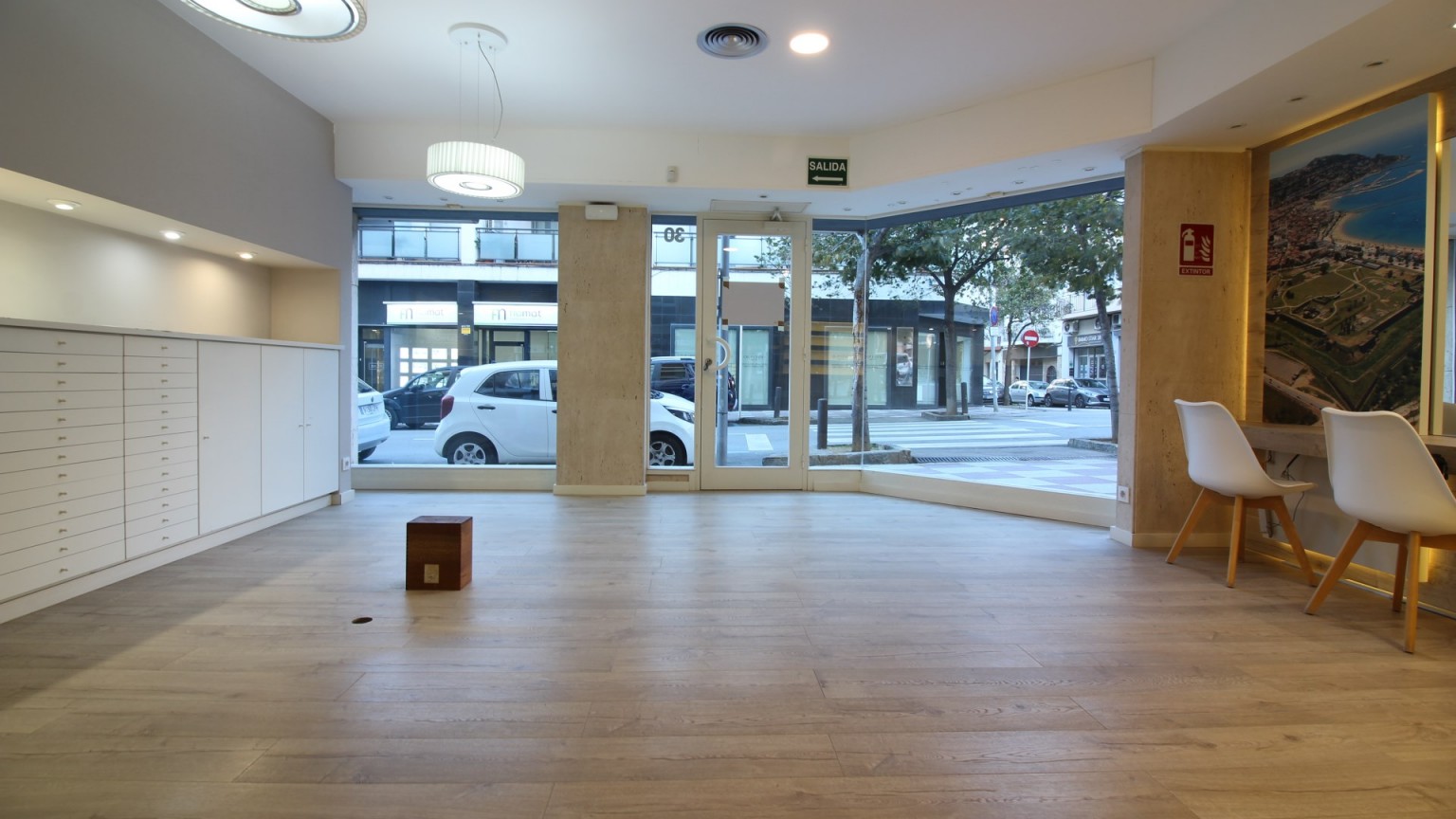 Commercial premises in the centre of Roses