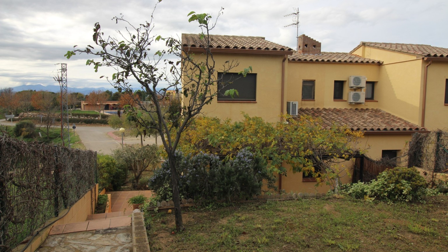 Maison jumelée à vendre avec jardin, à Vilamaniscle