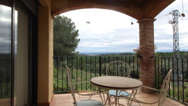 Casa aparellada en venda amb jardí, a Vilamaniscle