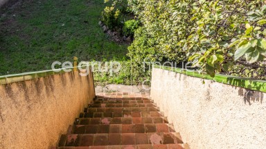 Manso en venta con gran extensión de terreno, situado en el municipio de Llers