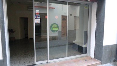 Commercial premises for rent, located  in the center of Roses of 162 m².