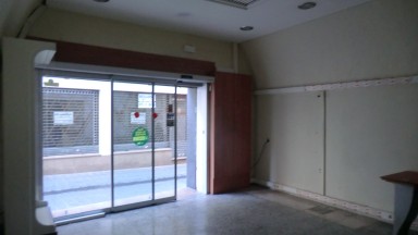 Commercial premises for rent, located  in the center of Roses of 162 m².