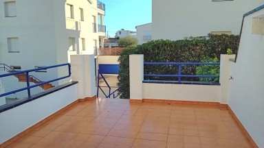 Apartment on the ground floor for rent in Els Estanys