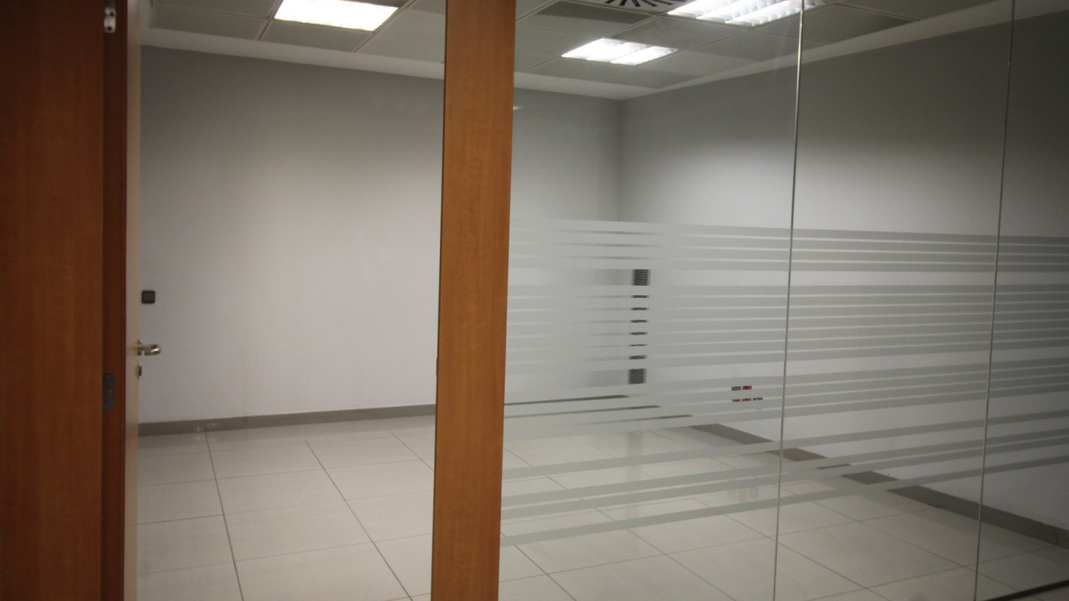 Local en venta, ideal uso comercial u oficinas, zona Creu de la mà, en Figueres