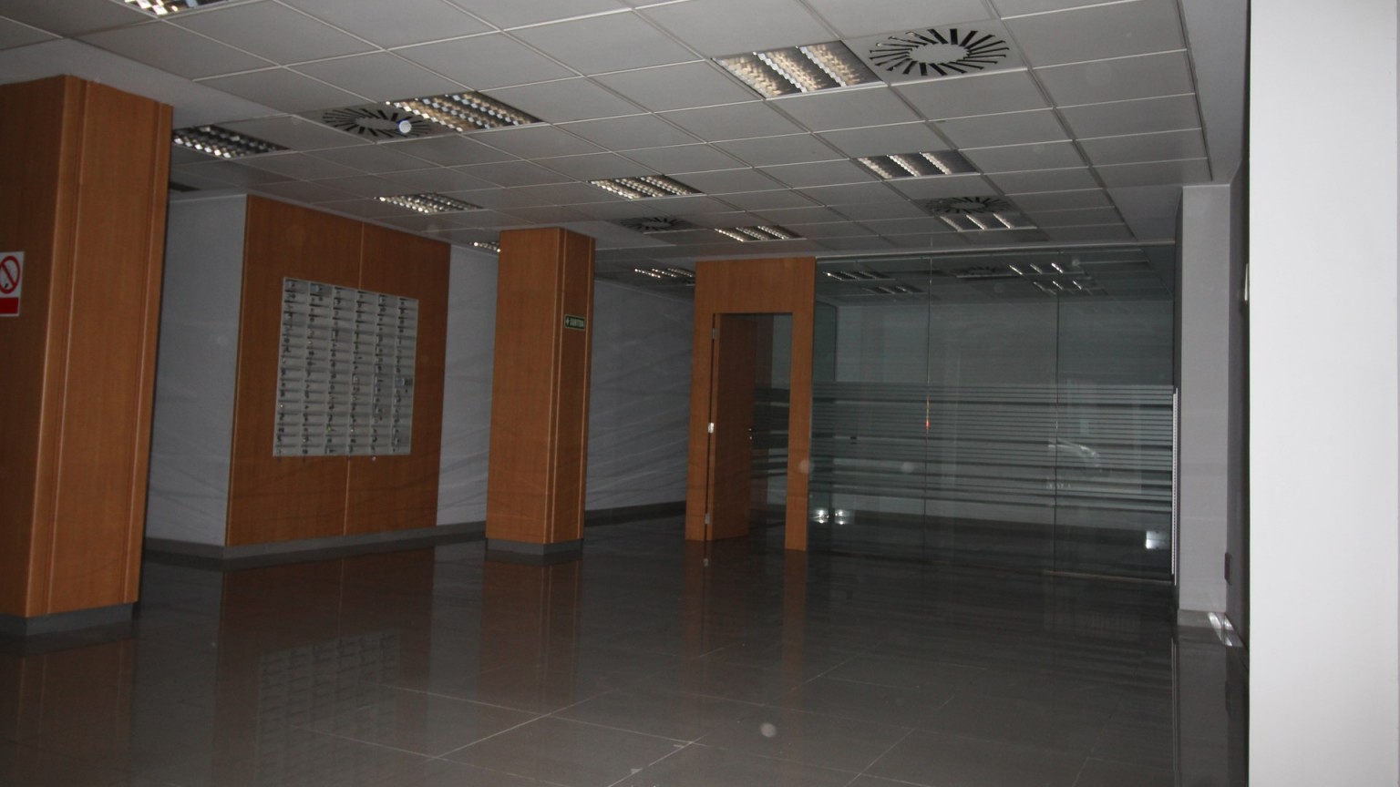 Local en venta, ideal uso comercial u oficinas, zona Creu de la mà, en Figueres