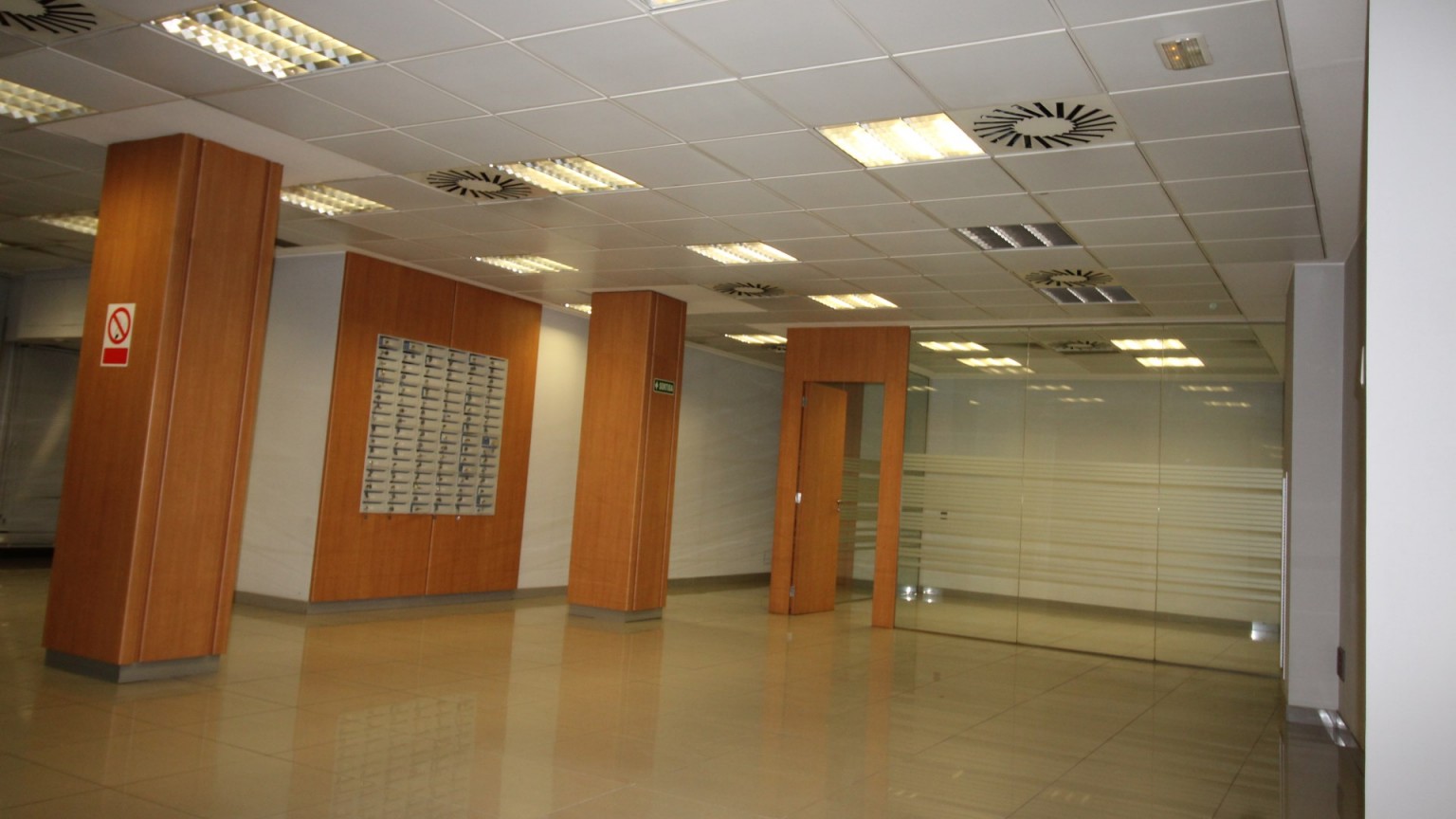 Local en venta, ideal uso comercial u oficinas, zona Creu de la mà, en Figueres