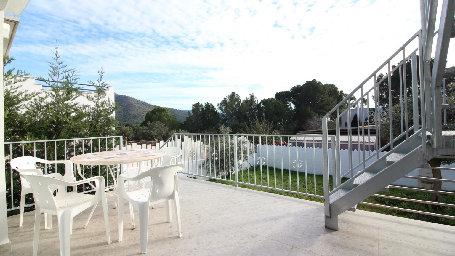 Casa unifamiliar en Mas Fumats completamente renovada para contrato de segunda residencia, con dos dormitorios. 