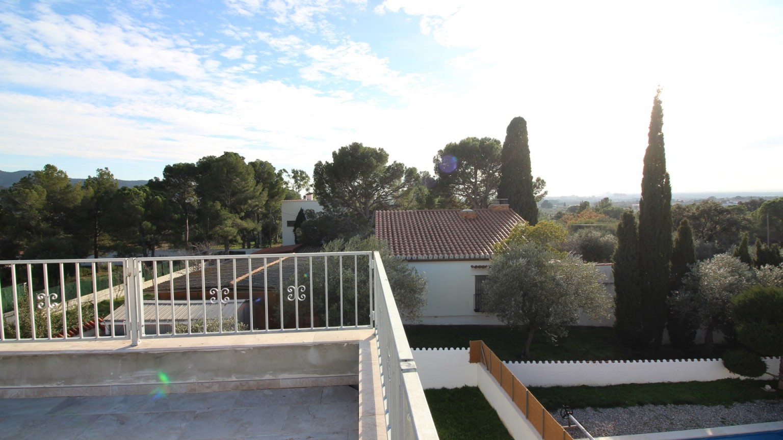 Casa unifamiliar en Mas Fumats completamente renovada para contrato de segunda residencia, con dos dormitorios. 