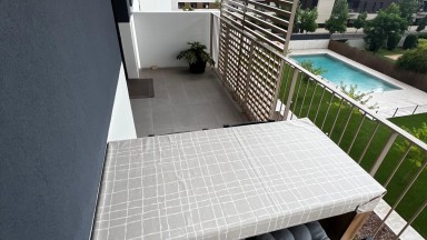  Location saisonnière Duplex à louer à Vilablareix avec grande terrasse et piscine communautaire