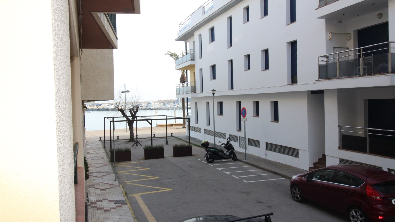  Ideal para inversores. Alquilado hasta agosto 2028. Apartamento en venta en planta baja en el Port de Llançà